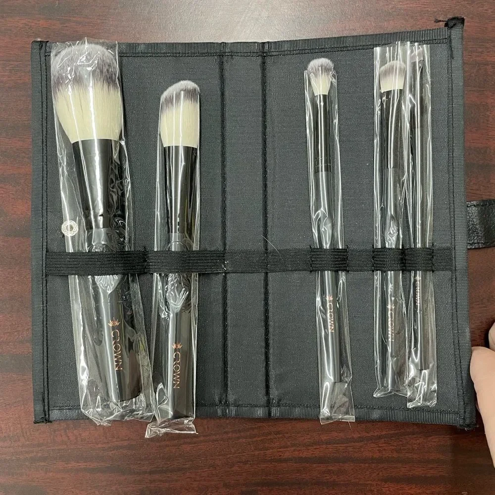 Brand New Crown 5 Piece Makeup Brush Set with Case